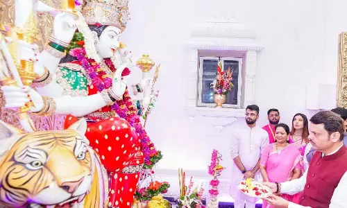 Maharashtra: मुख्यमंत्री ने मुंबई और ठाणे के प्रमुख नवरात्रि पंडालों का दौरा किया
