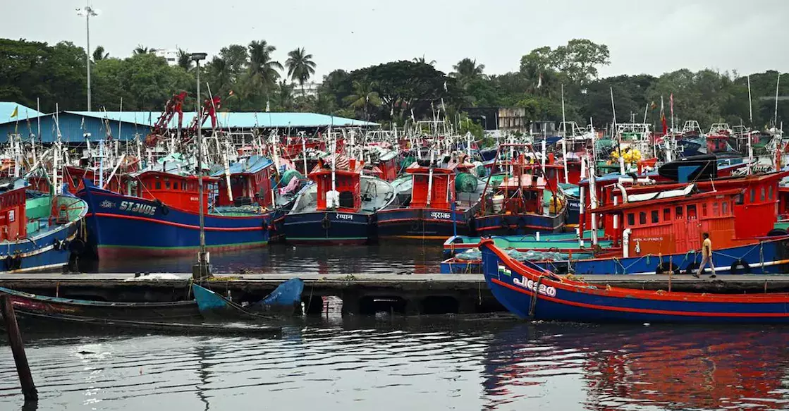 Kerala : सीआईटीयू ने कोचीन बंदरगाह पर बिक्री रोक दी; ट्रेड यूनियन ने दावे से किया इनकार Kerala : सीआईटीयू ने कोचीन बंदरगाह पर बिक्री रोक दी; ट्रेड यूनियन ने दावे से किया इनकार
