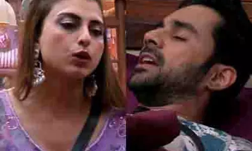Bigg Boss 19 का नया मोड़: फरहाना की हरकत से अभिषेक भड़के Bigg Boss 19 का नया मोड़: फरहाना की हरकत से अभिषेक भड़के