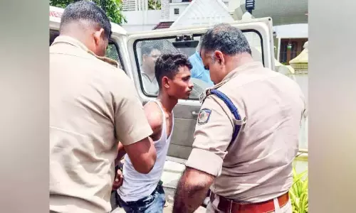 नीरीकोट में दिनदहाड़े डकैती; घर में घुसकर महिला से लूटपाट नीरीकोट में दिनदहाड़े डकैती; घर में घुसकर महिला से लूटपाट