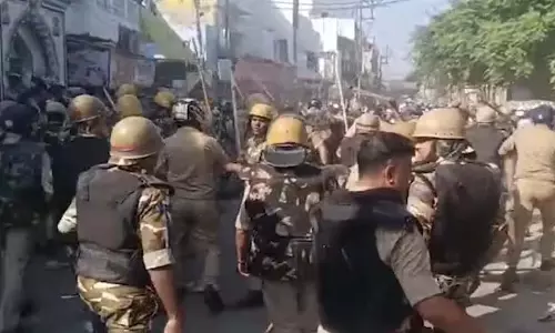 Bareilly: मौलवी का सहयोगी गिरफ्तार, 8 संपत्तियों को ध्वस्त करने के लिए चिह्नित Bareilly: मौलवी का सहयोगी गिरफ्तार, 8 संपत्तियों को ध्वस्त करने के लिए चिह्नित
