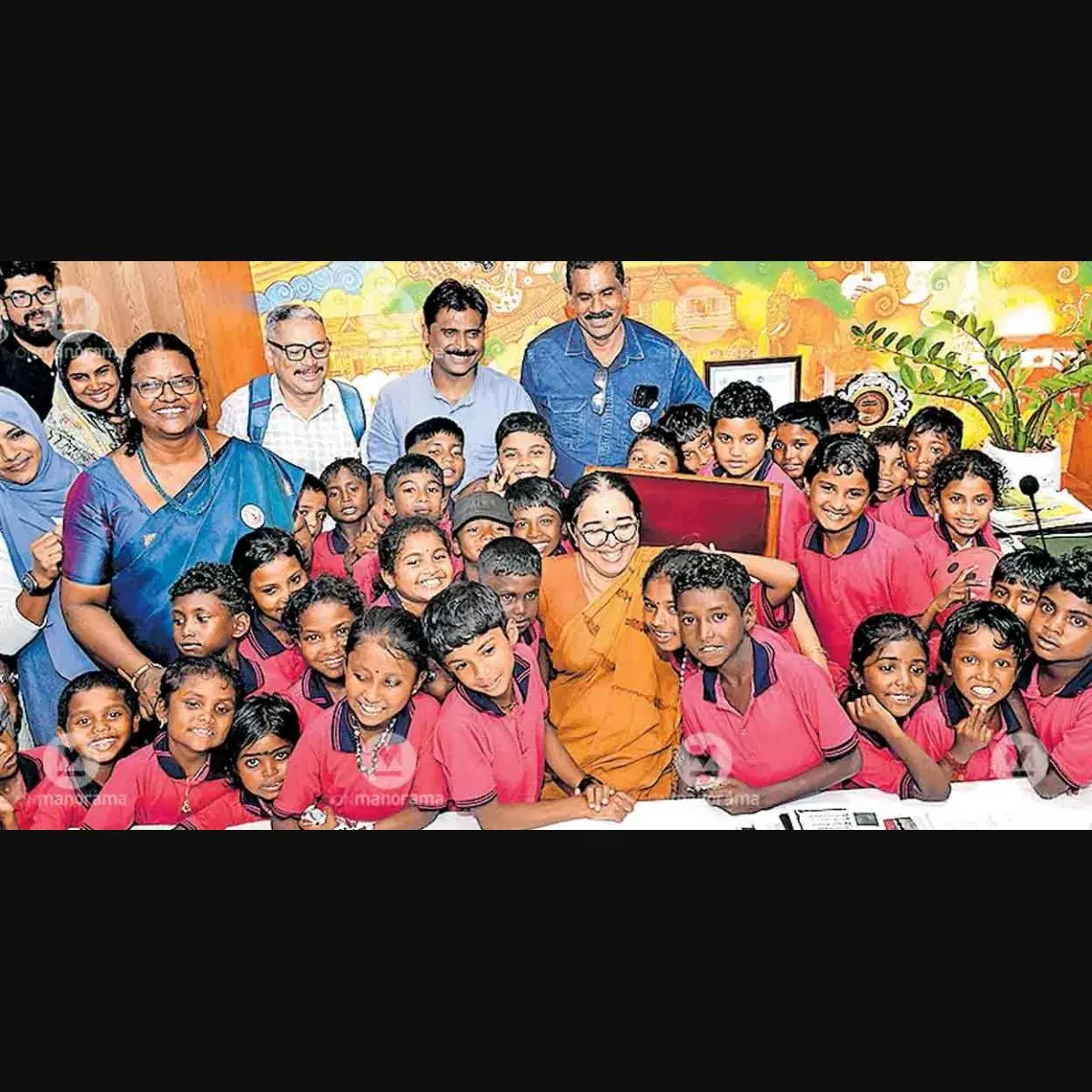 बच्चों का दिन बाथरी के छात्रों ने Kozhikode यात्रा के दौरान समुद्र का आनंद लिया