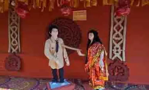Ranchi: राजनीतिक थीम पर आधारित दुर्गा पूजा पंडाल ने लोगों का मन मोहा