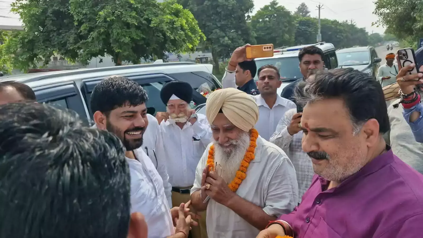 Jind: जींद प्रशासन ने किया सड़क सुधार कार्य का उद्घाटन