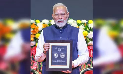 PM Modi ने RSS के 100 साल पूरे होने पर विशेष सिक्का और डाक टिकट जारी किए PM Modi ने RSS के 100 साल पूरे होने पर विशेष सिक्का और डाक टिकट जारी किए