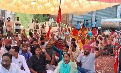 Sirhind-Fatehgarh Sahib MC के सफाई कर्मचारी हड़ताल पर, नियमितीकरण की मांग Sirhind-Fatehgarh Sahib MC के सफाई कर्मचारी हड़ताल पर, नियमितीकरण की मांग