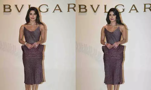 Priyanka: बुल्गारी ज्वेल्स के साथ मिडी ड्रेस में किया स्टाइलिश एंट्री Priyanka: बुल्गारी ज्वेल्स के साथ मिडी ड्रेस में किया स्टाइलिश एंट्री