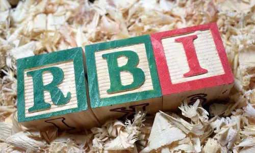RBI ने ब्याज दरों को स्थिर रखते हुए नरमी की गुंजाइश का संकेत दिया