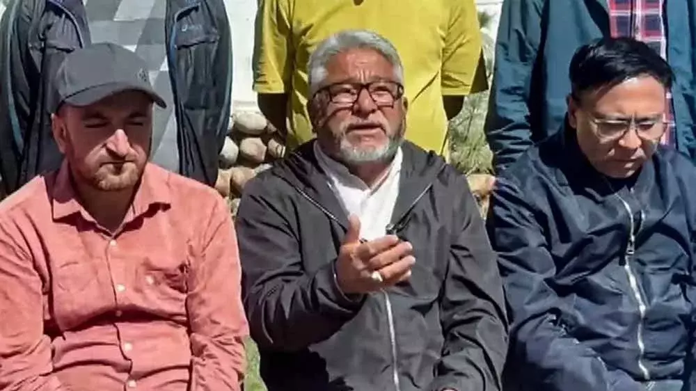 KDA ने लेह शीर्ष निकाय के रुख का समर्थन किया, कहा- बंदियों की रिहाई तक केंद्र से बातचीत नहीं KDA ने लेह शीर्ष निकाय के रुख का समर्थन किया, कहा- बंदियों की रिहाई तक केंद्र से बातचीत नहीं
