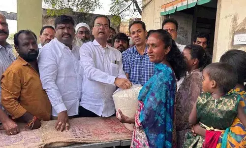 हम बाढ़ पीड़ितों के साथ खड़े रहेंगे: MLA कलेरू वेंकटेश हम बाढ़ पीड़ितों के साथ खड़े रहेंगे: MLA कलेरू वेंकटेश