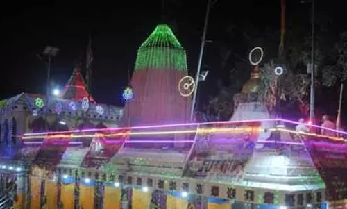 नवरात्रि के समापन पर देवी मंदिरों में दो करोड़ से अधिक श्रद्धालुओं ने किए दर्शन नवरात्रि के समापन पर देवी मंदिरों में दो करोड़ से अधिक श्रद्धालुओं ने किए दर्शन