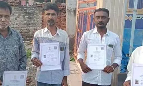 गुजरात : जोडिया में केसीसी और एनएफडीपी पंजीकरण शिविर में मछुआरों को मिली नई पहचान गुजरात : जोडिया में केसीसी और एनएफडीपी पंजीकरण शिविर में मछुआरों को मिली नई पहचान