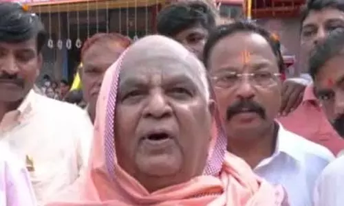 कर्नाटक : कोडी स्वामीजी की भविष्यवाणी, सिद्धारमैया सरकार संक्रांति तक स्थिर रहेगी