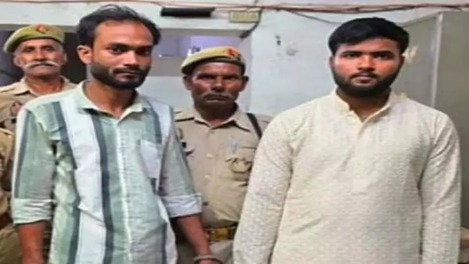 डांडिया कार्यक्रम में महिलाओं से छेड़खानी करते दो लड़के गिरफ्तार, नाम सुहैल और सैफी बताया डांडिया कार्यक्रम में महिलाओं से छेड़खानी करते दो लड़के गिरफ्तार, नाम सुहैल और सैफी बताया