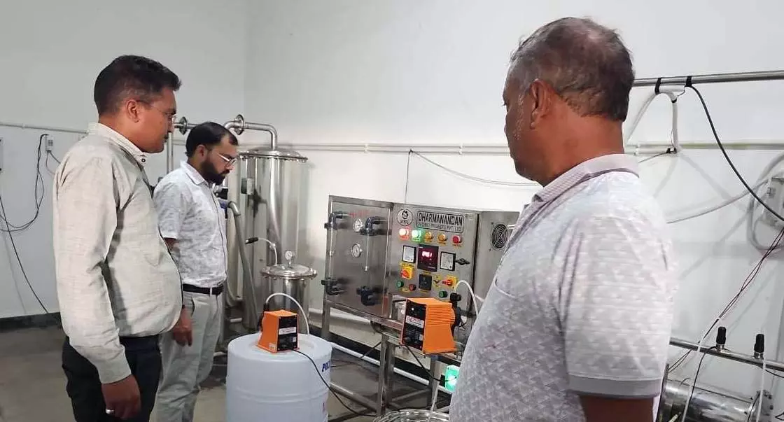 मिलावट रोकने खाद्य विभाग की कार्रवाई, कई दुकानों में दी दबिश मिलावट रोकने खाद्य विभाग की कार्रवाई, कई दुकानों में दी दबिश
