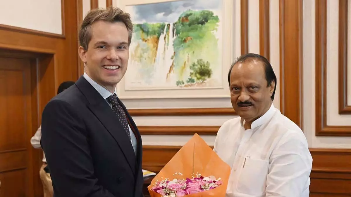 Deputy CM ने महाराष्ट्र-जर्मनी सहयोग को मजबूत करने के लिए जर्मन महावाणिज्य दूत से मुलाकात की Deputy CM ने महाराष्ट्र-जर्मनी सहयोग को मजबूत करने के लिए जर्मन महावाणिज्य दूत से मुलाकात की