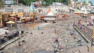 Haridwar: गंगा सफाई में साधकों ने दिखाई लगन Haridwar: गंगा सफाई में साधकों ने दिखाई लगन