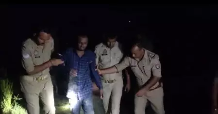 मुठभेड़ में रेप का आरोपी तांत्रिक घायल, पुलिस ने किया गिरफ्तार मुठभेड़ में रेप का आरोपी तांत्रिक घायल, पुलिस ने किया गिरफ्तार