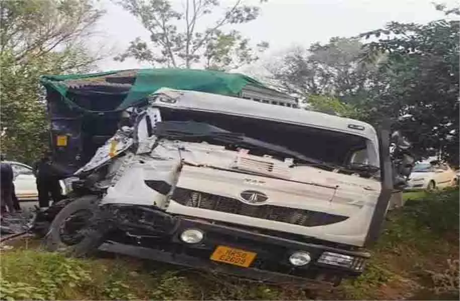 Yamunanagar:दो ट्रकों की टक्कर, चालक की मौत, दूसरा घायल Yamunanagar:दो ट्रकों की टक्कर, चालक की मौत, दूसरा घायल