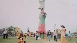 Mahoba: आतिशबाजी के साथ महोबा में दशहरा महोत्सव Mahoba: आतिशबाजी के साथ महोबा में दशहरा महोत्सव