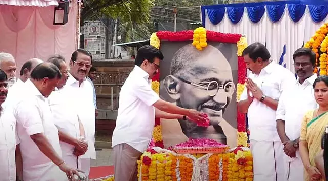Gandhi Jayanti : मुख्यमंत्री एम.के. स्टालिन ने दी श्रद्धांजलि Gandhi Jayanti : मुख्यमंत्री एम.के. स्टालिन ने दी श्रद्धांजलि