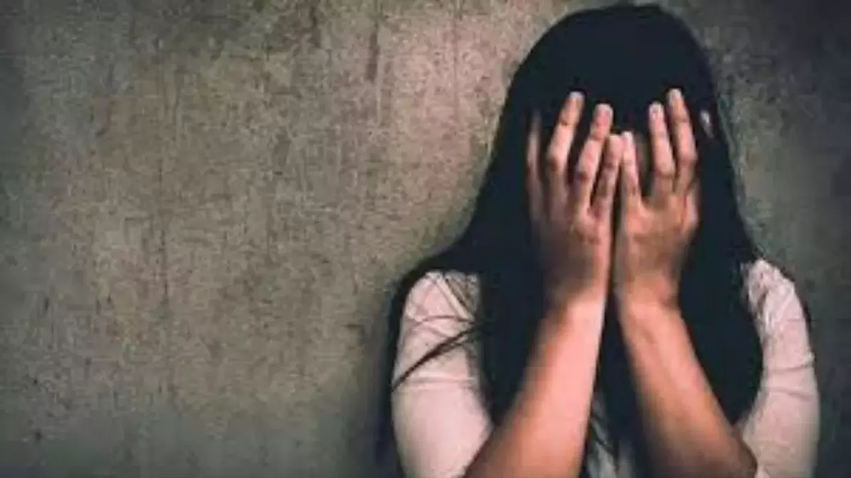 नाबालिग लड़की के अपहरण और दुष्कर्म के मामले में फरार आरोपी गिरफ्तार नाबालिग लड़की के अपहरण और दुष्कर्म के मामले में फरार आरोपी गिरफ्तार