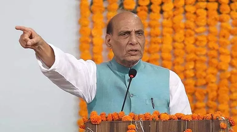 रक्षा मंत्री की पाकिस्तान को कड़ी चेतावनी, कहा- कोई भी हिमाकत की तो उसे ऐसा करारा जबाव मिलेगा कि... रक्षा मंत्री की पाकिस्तान को कड़ी चेतावनी, कहा- कोई भी हिमाकत की तो उसे ऐसा करारा जबाव मिलेगा कि...