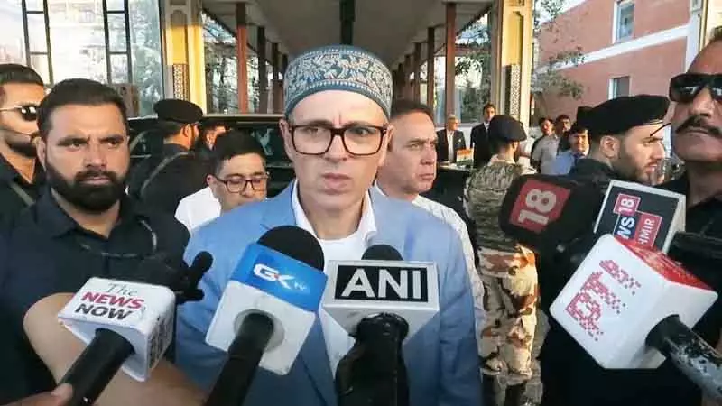 दशहरा की शुभकामनाओं में सीएम उमर ने एकता और शांति का आह्वान किया दशहरा की शुभकामनाओं में सीएम उमर ने एकता और शांति का आह्वान किया