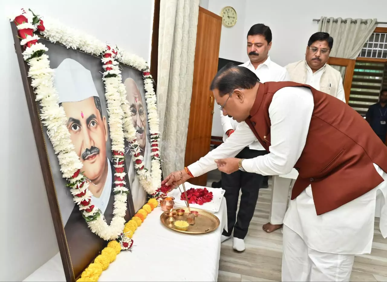 CM साय ने राष्ट्रपिता महात्मा गांधी और पूर्व PM लाल बहादुर शास्त्री को जयंती पर किया नमन CM साय ने राष्ट्रपिता महात्मा गांधी और पूर्व PM लाल बहादुर शास्त्री को जयंती पर किया नमन