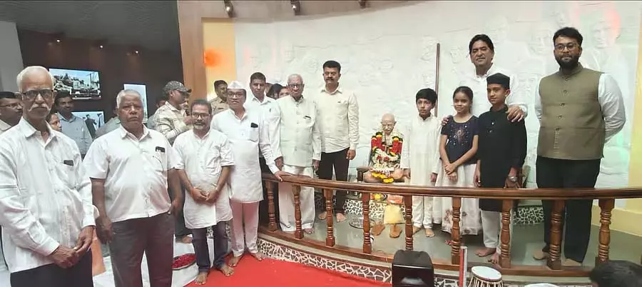 सुंदर बेलगावी के निर्माण के लिए हाथ मिलाएं: महापौर मंगेश पवार सुंदर बेलगावी के निर्माण के लिए हाथ मिलाएं: महापौर मंगेश पवार