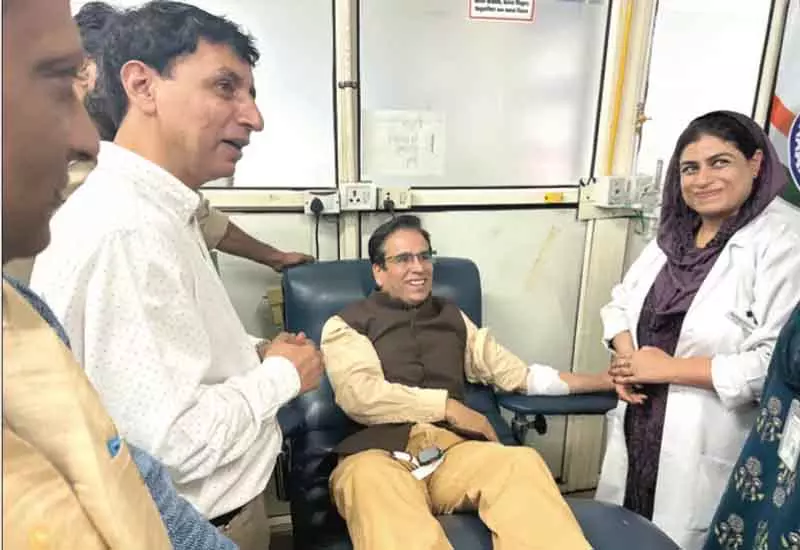 तनवीर सादिक ने नागरिकों से रक्तदान के लिए आगे आने का आग्रह किया तनवीर सादिक ने नागरिकों से रक्तदान के लिए आगे आने का आग्रह किया