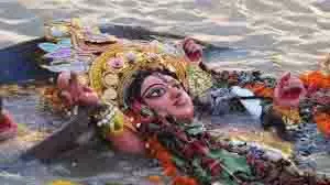 Durga Visarjan 2025: मां दुर्गा की मूर्ति विसर्जन करते समय न करें ये गलतियां Durga Visarjan 2025: मां दुर्गा की मूर्ति विसर्जन करते समय न करें ये गलतियां