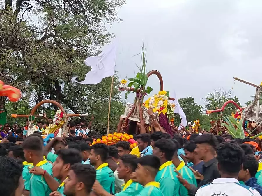 देवारे बन्नी मुड़िया अनुष्ठान: विजयनगर की विरासत चुपचाप जारी है देवारे बन्नी मुड़िया अनुष्ठान: विजयनगर की विरासत चुपचाप जारी है