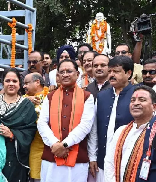 CM विष्णुदेव साय ने राष्ट्रपिता महात्मा गांधी और पूर्व प्रधानमंत्री लाल बहादुर शास्त्री की प्रतिमा पर किया माल्यार्पण CM विष्णुदेव साय ने राष्ट्रपिता महात्मा गांधी और पूर्व प्रधानमंत्री लाल बहादुर शास्त्री की प्रतिमा पर किया माल्यार्पण