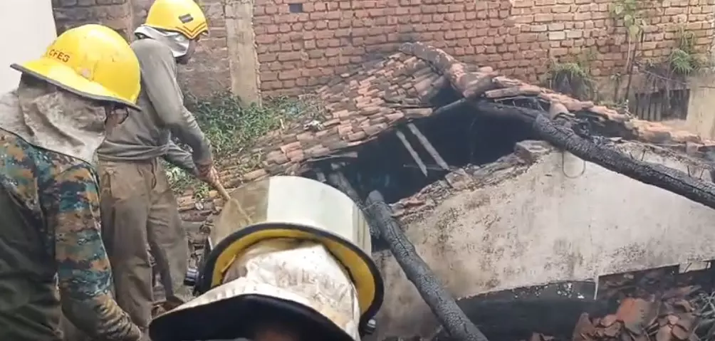 शंकर नगर में आगजनी की घटना, घरेलू सामान जलकर खाक शंकर नगर में आगजनी की घटना, घरेलू सामान जलकर खाक