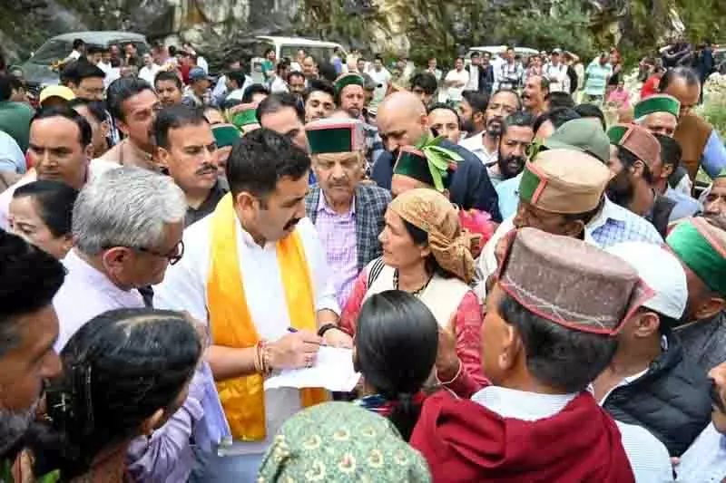 Rampur क्षेत्र में क्षतिग्रस्त सड़कों की मरम्मत के लिए 17 करोड़ रुपये स्वीकृत Rampur क्षेत्र में क्षतिग्रस्त सड़कों की मरम्मत के लिए 17 करोड़ रुपये स्वीकृत