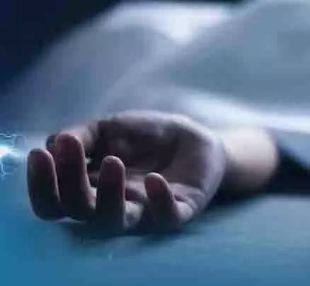 Keonjhar: पानी का पंप ठीक करते समय करंट लगने से व्यक्ति की मौत Keonjhar: पानी का पंप ठीक करते समय करंट लगने से व्यक्ति की मौत