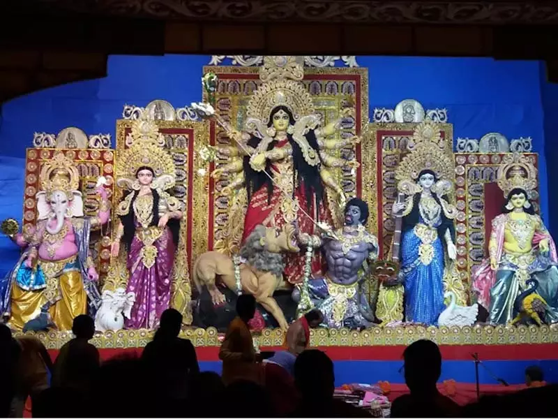 Assam: दुर्गा पूजा चेन्नई में बड़े पैमाने पर होती है और इसके पीछे एक कारण है Assam: दुर्गा पूजा चेन्नई में बड़े पैमाने पर होती है और इसके पीछे एक कारण है