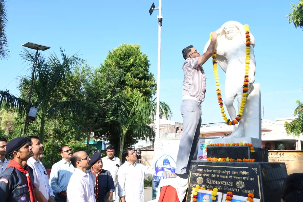 Madhopur: गुलाब बाग में आयोजित कार्यक्रम में सामाजिक और आध्यात्मिक संदेश Madhopur: गुलाब बाग में आयोजित कार्यक्रम में सामाजिक और आध्यात्मिक संदेश