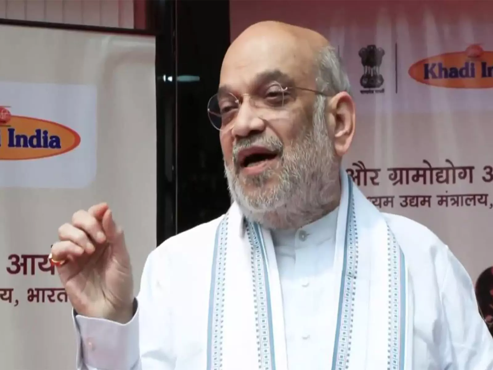 अमित शाह ने खादी और स्वदेशी उत्पादों को बढ़ावा दिया अमित शाह ने खादी और स्वदेशी उत्पादों को बढ़ावा दिया