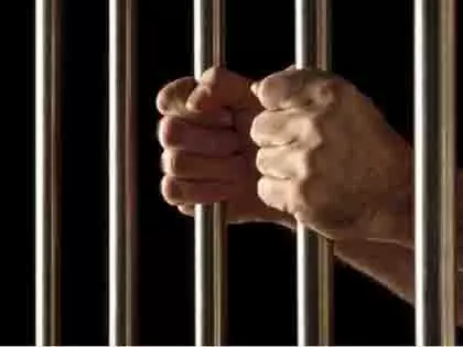 Tripura jail break: दो अधिकारी निलंबित, पांच भगोड़ों की तलाश जारी Tripura jail break: दो अधिकारी निलंबित, पांच भगोड़ों की तलाश जारी