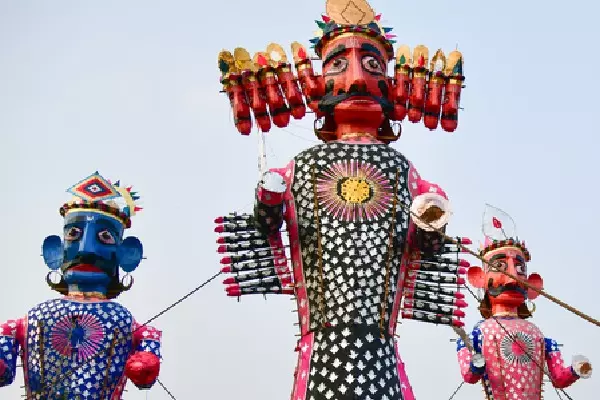 Telugu राज्यों के राज्यपालों और मुख्यमंत्रियों ने लोगों को दशहरा की शुभकामनाएं दीं Telugu राज्यों के राज्यपालों और मुख्यमंत्रियों ने लोगों को दशहरा की शुभकामनाएं दीं