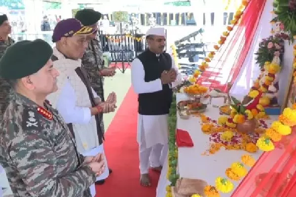 रक्षा मंत्री राजनाथ सिंह ने कहा- सर क्रीक में घुसपैठ की कोशिश पर सख्त कार्रवाई होगी रक्षा मंत्री राजनाथ सिंह ने कहा- सर क्रीक में घुसपैठ की कोशिश पर सख्त कार्रवाई होगी