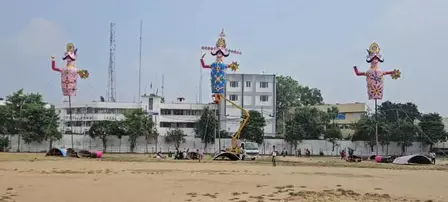 जम्मू: परेड ग्राउंड में विजयदशमी की धूम, रावण दहन और भव्य जुलूस की तैयारी जम्मू: परेड ग्राउंड में विजयदशमी की धूम, रावण दहन और भव्य जुलूस की तैयारी