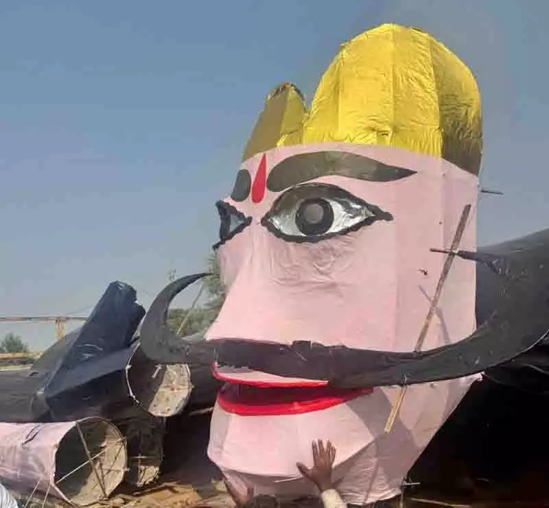 Fatehabad में 50 फुट के राक्षस राजा को दी जाएगी हाई-टेक विदाई Fatehabad में 50 फुट के राक्षस राजा को दी जाएगी हाई-टेक विदाई