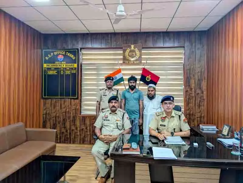 Nuh police ने नाबालिग को बचाया, जबरन धर्म परिवर्तन मामले में दो गिरफ्तार Nuh police ने नाबालिग को बचाया, जबरन धर्म परिवर्तन मामले में दो गिरफ्तार