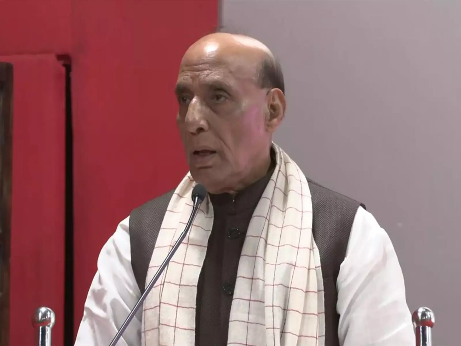 सशस्त्र बलों की संयुक्त कार्रवाई ने रिकॉर्ड समय में ऑपरेशन सिंदूर को अंजाम दिया: Rajnath Singh सशस्त्र बलों की संयुक्त कार्रवाई ने रिकॉर्ड समय में ऑपरेशन सिंदूर को अंजाम दिया: Rajnath Singh