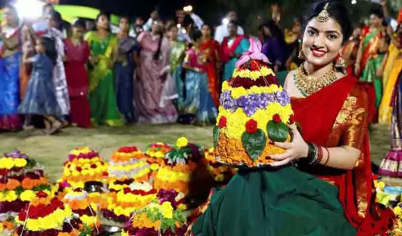 Telangana में विजयादशमी का त्यौहार श्रद्धा और भव्यता के साथ मनाया गया Telangana में विजयादशमी का त्यौहार श्रद्धा और भव्यता के साथ मनाया गया