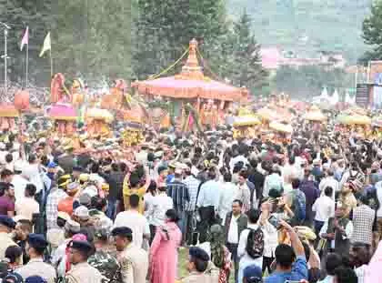 Himachal के राज्यपाल ने कुल्लू में धूमधाम से शुरू किया दशहरा उत्सव Himachal के राज्यपाल ने कुल्लू में धूमधाम से शुरू किया दशहरा उत्सव