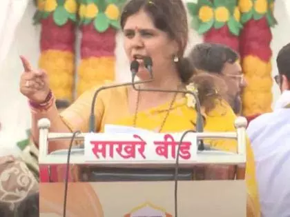 Pankaja Munde ने दशहरा सभा में कार्यकर्ताओं को डांटा Pankaja Munde ने दशहरा सभा में कार्यकर्ताओं को डांटा